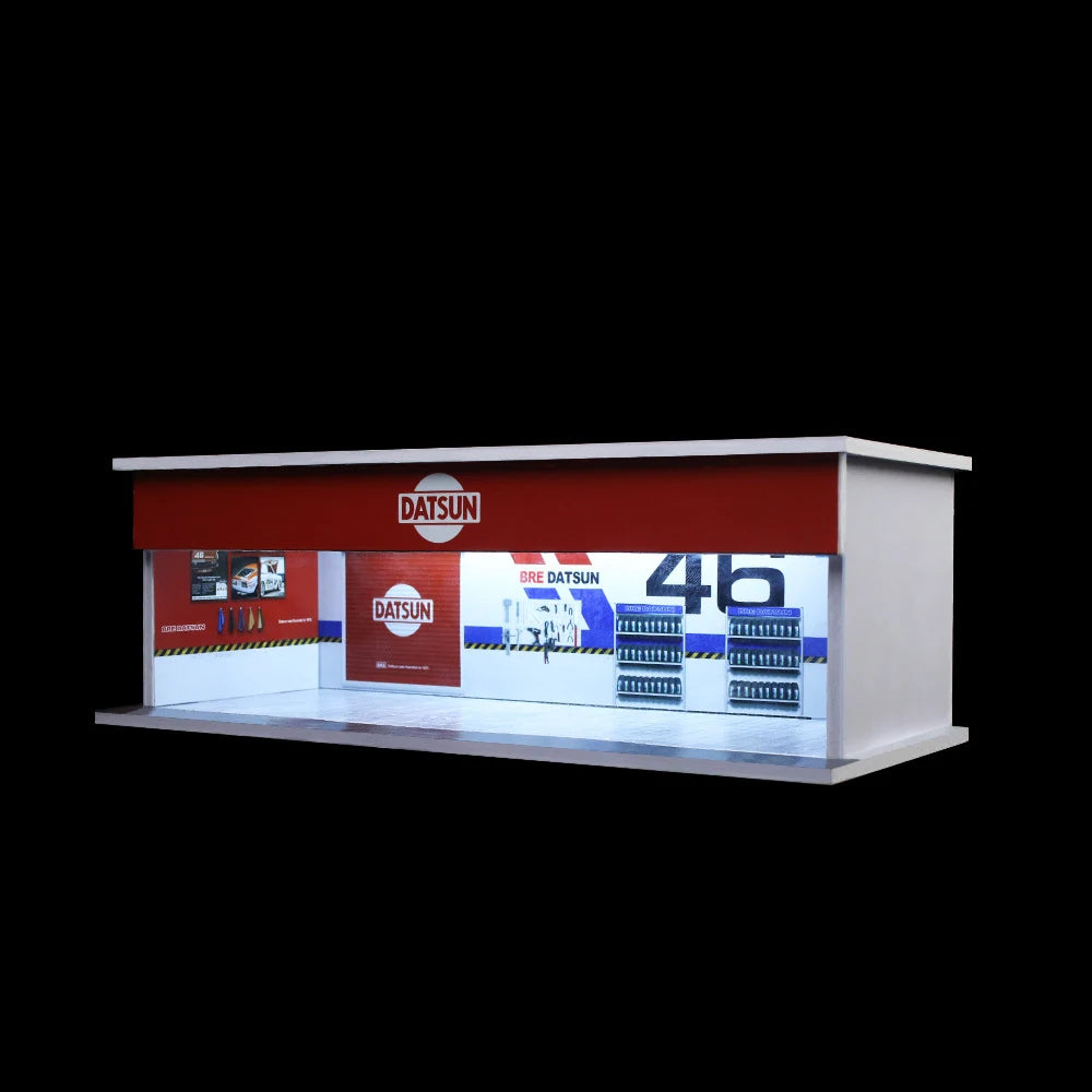 1:64 Diecast Display Case – Lit Scene Series, Datsun Workshop base
